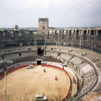Het amfitheater van Arles (Arena). Bron: Wikipedia Amfitheater Arjan de Weerd - Eigen werk.
