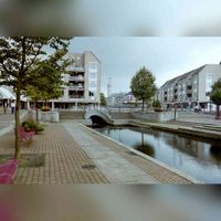 Zicht de gracht (Geersloot) aan de zuidkant van het plein Het Rond. in ca. 1986. Bron: Regionaal Archief Zuid-Utrecht (RAZU), 353.