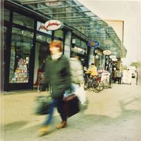 Zicht op de winkels aan de Spoorhaag in de periode 1999-2000 met de thans verdwenen en failliete winkel keten Jamin (snoepgoed) en Free Record Shop (platenzaak). Foto: Regionaal Archief Zuid-Utrecht (RAZU), 353.