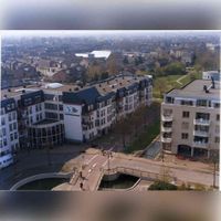 Zicht vanaf de gemeentelijke carillontoren op het Imkerspad, met links Het Haltna Huis en rechts de vrije sector huur appartementen aan Het Kant en de Dijkhoeve in de richting van het zuidwesten gezien in de periode 1999-2000. Bron: Regionaal Archief Zuid-Utrecht (RAZU), 353.