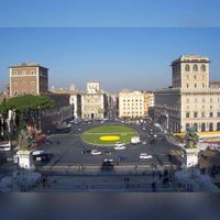 Piazza Venezia gezien vanaf het monument voor Victor Emanuel II. Bron: Wikipedia Zavijavah - Eigen werk.
