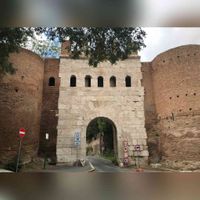 Porta Latina in Rome, Italië in september 2019. Bron: Wikipedia Gustavo La Pizza - Eigen werk.