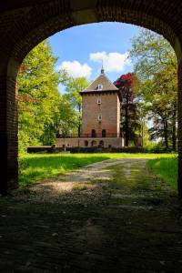 Kasteeltoren Weerdesteyn, Weerdesteijnselaan 1 te Langbroek. Het kasteel is eigendom van de tweelingsbroers Joan en Roelof de Wijkerslooth de Weerdesteyn. Foto: Winfried Leeman.