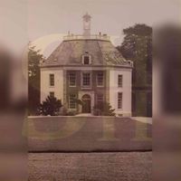 Zicht op het voorterrein en kasteel 'Groot Drakestein' te Lage Vuursche in de periode 1925-1940. Foto: familiearchief Bosch van Drakestein.