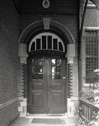 Gezicht op de voordeur van het huis Groenewoude (Mereveldseweg 1A) te Utrecht in september 1978 vlak voor de sloop van het huis. Bron: Het Utrechts Archief, catalogusnummer: 64029.