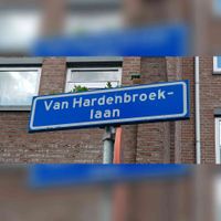 Straatnaambord Van Hardenbroeklaan in Bunnik in mei 2021. Foto: Sander van Scherpenzeel.