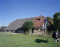 Gezicht op de boerderij De Zonnewijzer (Koningslaan 15) te Bunnik op 29 oktober 1997. Bron: Het Utrechts Archief, catalogusnummer: 117197.