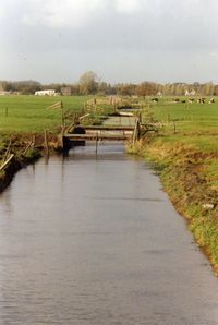 De Hoonwetering gezien vanaf de Veerwagenweg (nu Veerwagenpad) in noordwestelijke richting op dinsdag 1 juni 1999. Bron: Regionaal Archief Zuid-Utrecht (RAZU), 353, 48401, 51.