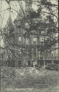 De voorgevel met de brug en de linkerzijgevel van kasteel Heemstede, Heemsteedseweg 26, 1907, Regionaal Archief Zuid-Utrecht, identificatienummer: P003 (040253).