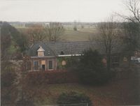 Kasteel Heemstede. Het zuidelijke bouwhuis vlak voor de sloop, gezien vanuit een toren van het kasteel, Heemsteedseweg 26, O.J. Wttewaall, 2000, Regionaal Archief Zuid-Utrecht, identificatienummer: doos09 (041781).