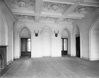Interieur hal van Kasteel Beverweerd in juni 1958. Bron: Rijksdienst voor het Cultureel Erfgoed (RCE) te Amersfoort, objectnummer: 52.609.