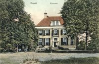 Gezicht op de voorgevel van het landhuis Rhijnauwen (Rhijnauwenselaan 14) te Bunnik uit het zuidwesten in 1910-1915. Bron: Het Utrechts Archief, catalogusnummer: 14056.