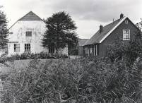 Boerderij Dijkhoeve met het rechts daarvan gelegen zomerhuis op 1 augustus 1978. Bron: Regionaal Archief Zuid-Utrecht (RAZU), 353.