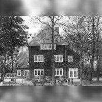 Huize Unicum, voorheen Folmina op 7 februari 1971 aan de Oud Wulfseweg 4 naar een foto van Jan Verheul. Bron: Regionaal Archief Zuid-Utrecht (RAZU), 353, 41904, 73.