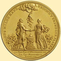 De gouden huwlijkspenning van Jan Jacob van Westrenen en Johanna Catharina Mamuchet voor hun 50 jaar samen zijn. (Voorzijde).