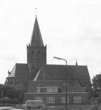 Kosterswoning aan de Vlierweg 7, gezien vanaf de Prins Clausstraat in 1965-1970. Bron: Regionaal Archief Zuid-Utrecht (RAZU), 353.