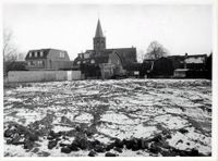 Het braakliggend terrein tijdens de sloop van de vroegere fruitveiling van Houten langs de Lobbendijk in ca. 1984 (1). Bron: Regionaal Archief Zuid-Utrecht (RAZU), 353.