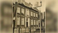 Gezicht op de voorgevel van het huis Kromme Nieuwegracht 6 te Utrecht in de periode 1930-1940. Bron: Het Utrechts Archief, catalogusnummer: 129302.
