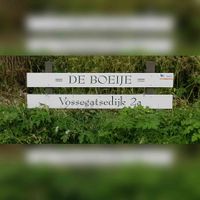 Toegangsbord bij de oprijlaan van boerderij De Boeije aan de Vossegatsedijk 2a te Bunnik in juni 2021. Foto: Sander van Scherpenzeel.