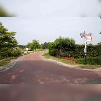 De Oude Mereveldseweg gezien vanaf de Fortweg in augustus 2012. Foto: Sander van Scherpenzeel.