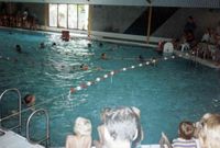 Het diepe bad van zwembad De Spil tijdens het afzwemmen in de periode 1987-1990. Uit de collectie van Cees van Liempt. Bron: Regionaal Archief Zuid-Utrecht (RAZU), 234, 353.