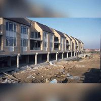 Zicht op de aanbouw zijnde winkels en appartementen aan het Schonenburgeind in 1983. Bron: Regionaal Archief Zuid-Utrecht (RAZU), 353.