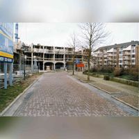 Het Kant in 1993 tijdens de bouw van de vrijsector huurappartementen met rechts de ouderappartementen aan de Randhoeve. Foto: Regionaal Archief Zuid-Utrecht (RAZU), 353.