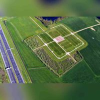 Luchtfoto van het Fectio Vechten terrein vanuit het noordwesten gezien. Met links de rijksweg A12 van Den Haag, Utrecht naar Arnhem tot de Duitse grens. Foto: Slagboom en Peeters Luchtfotografie B.V..