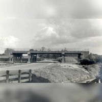 Afbeelding van het viaduct in de Rijksweg 22 (Waterlinieweg) te Utrecht over de Koningsweg in 1938. Bron: Het Utrechts Archief, catalogusnummer: 600309.