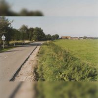 De Binnenweg ten noorden van de Rondweg. Rechts boerderij Annahoeve, Binnenweg 15 in 1994. Bron: Regionaal Archief Zuid-Utrecht (RAZU), 353.