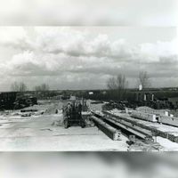 De bouw van de nieuwe Goyerbrug over het Amsterdam-Rijnkanaal in ca. 1975. Bron: RAZU, 353.