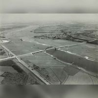 Luchtfoto van Vianen in de periode 1920-1940. Bron: Foto Technische Dienst Luchtvaartafdeeling, voorloper van de huidige Koninklijke Luchtmacht.