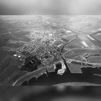 Luchtfoto van Wijk bij Duurstede vanuit het zuiden gezien in 1950-1975. Bron: onbekend.