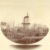 Gezicht op de Pelmolen op de Bijlhouwerstoren te Utrecht, uit het westen; op de voorgrond de Stadsbuitengracht in 1872. Bron: Utrechts Archief, catalogusnummer: 84331.