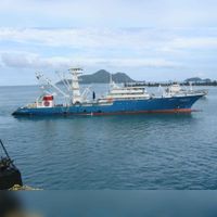 Tonijn Purser ALBATUN DOS in de haven van Victoria bij de Seychelleneilanden. Bron: Wikimedia Commons.