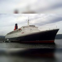 De RMS Queen Elizabeth 2 tijdens een havenbezoek in Trondheim, en Noorwegen op 20 juni en 2006. Bron: Wikimedia Commons.