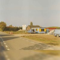 Het bouwrijp maken van het gebied waar de wijk Loerik 1 is gebouwd. Op de voorgrond de Beusichemseweg (nu Smalspoor) in 1996. Bron: Regionaal Archief Zuid-Utrecht (RAZU), 353.