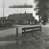 Voorheen de Schalkwijkseweg. Foto genomen vanaf de Houtensewetering richting Leedijkerhout (voorheen Leedijk). Het eerste huis op de hoek is Leedijkerhout 13 op 1 juni 1979. Bron: RAZU, 353.