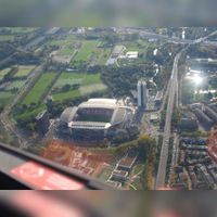 Luchtfoto van het stadion Galgenwaard (Herculesplein) te Utrecht, uit het noorden, met rechts de Waterlinieweg op vrijdag 19 oktober 2012. Bron: Het Utrechts Archief, catalogusnummer: 849880.