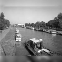 Gezicht op het Merwedekanaal te Utrecht, vanaf de Balijebrug, uit het zuiden, met links de Kanaalweg in oktober 1987. Bron: Het Utrechts Archief, catalogusnummer: 809432.
