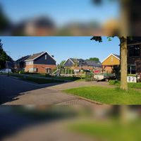 Zicht de huizen aan De Eng (v.l.n.r) nrs. 2 t/m 18. in de zomer 2021. Fot: Sander van Scherpenzeel.