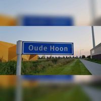 Straatnaambord 'Oude Hoon' in 2021. foto: Sander van Scherpenzeel.