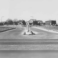 De aanleg van de Rondweg (De Koppeling) met de afslag Het Erf in 1987-1990. Foto: O.J. Wttewaall/ Bron: RAZU, 353.