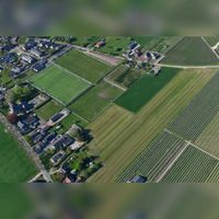 Luchtfoto vanuit het zuiden gezien in 2019 van het Goyse dorp met beneden de Beusichemseweg met diagonaal naar rechtsboven de Tuurdijk. Foto: Slagboom en Peeters Luchtfotografie B.V..