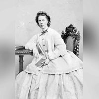Portret van Johanna Louise Tissot van Patot (1846-1903) . Gehuwd op 8 juni 1865 te Maarssen met jhr. Jan Carel Strick van Linschoten. Bron: Nederlands Instituut voor Kunstgeschiedenis, Den Haag.