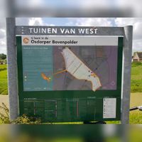 Informatiebord over de Osdorper Bovenpolder de Tuinen van West in augustus 2021. Foto: Sander van Scherpenzeel.