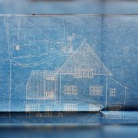 Detail van de blauwdruk voor de bouw van huis Folmina uit 1919 met zicht op de noordelijke zijgevel van het huis. Met links een situatiekaartje van het landgoed met de noordelijke richting naar rechts. Bron: Regionaal Archief Zuid-Utrecht (RAZU), 109.