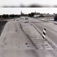 Zicht op de Schalkwijkseweg met links de afslag naar De Weg naar de Wetering (Houtensewetering), in 1989 veranderd in Ambachtsweg en in 2011 de naam Mahoniehout. Rechts de afslag van de Schaftweg (Lange Schaft) in 1978-1979. Bron: HUA, 1929.
