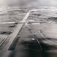 Luchtfoto gezien vanuit het zuidoosten met zicht op de aanleg van de rijksweg A27 met links het Amsterdam-Rijnkanaal in 1980. Bron: HUA, 1929.