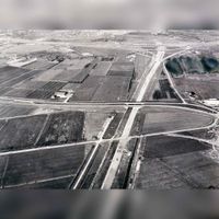 Luchtfoto vanuit het zuiden naar het noorden gezien met de aanleg van de rijksweg A27 met rechts het nog te ontwikkelen bedrijventerrein Doornkade in 1980. Bron: Het Utrechts Archief, 1929, 1704.
